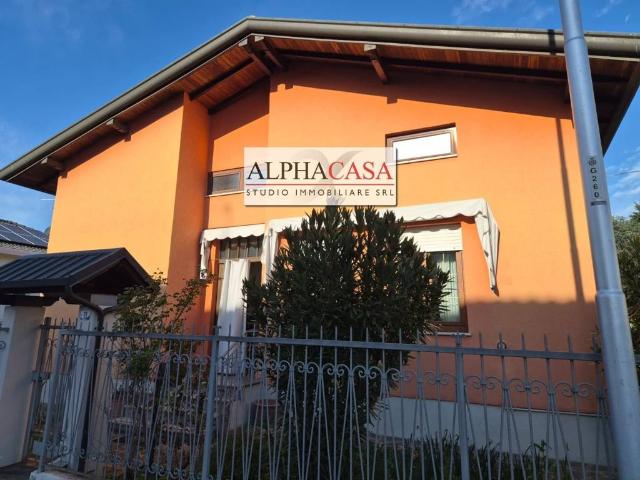 Villa Indipendente in vendita a Stezzano, Lombardia