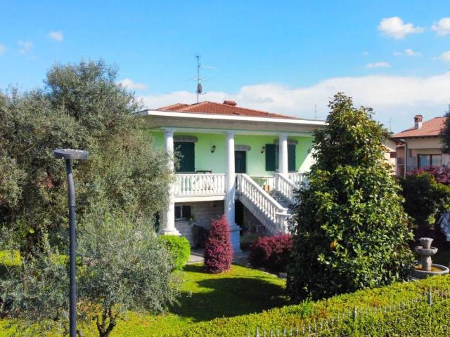 Villa Indipendente in vendita a Stezzano, Lombardia
