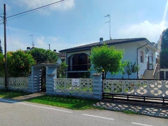 Villa Indipendente in vendita a Stienta, Veneto