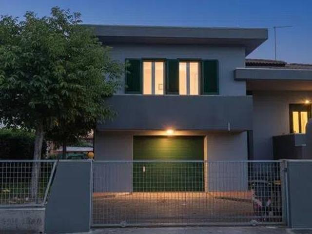 Villa Indipendente in vendita a Quartiere La Madonnina, Stra