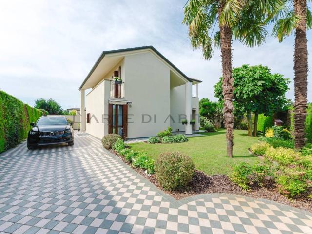 Villa Indipendente in vendita a Stra, Venezia