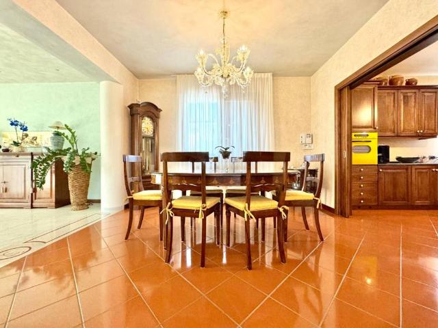 Villa Indipendente in vendita a Stra, Veneto