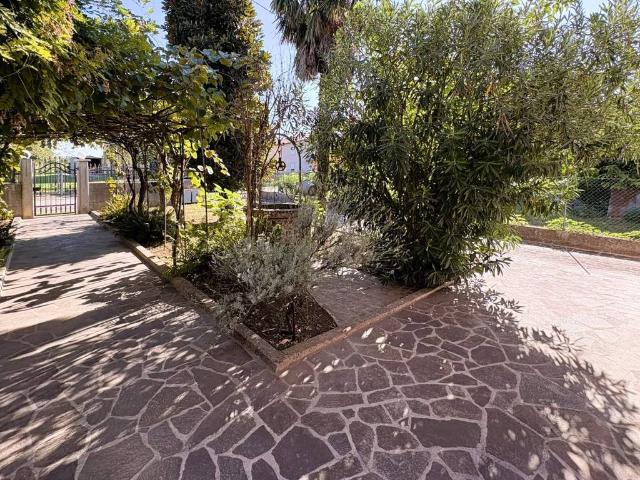 Villa Indipendente in vendita a San Pietro, Stra
