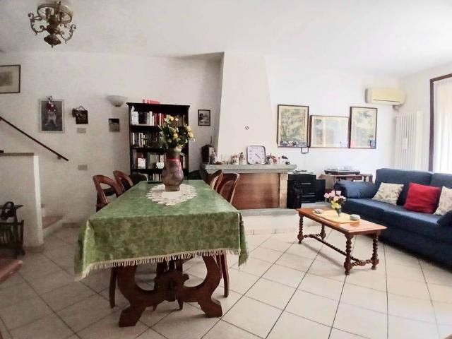 Villa Indipendente in vendita a Stradella, Lombardia