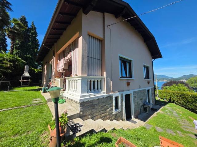 Villa Indipendente in vendita a Brisino, Piemonte