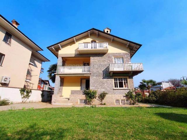 Villa Indipendente in vendita a Binda, Stresa