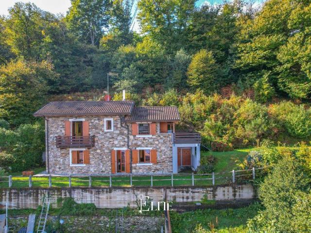 Villa Indipendente in vendita a Brisino, Piemonte