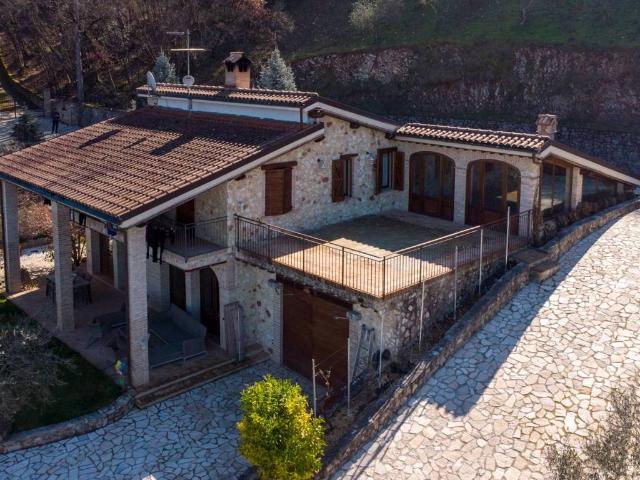 Villa Indipendente in vendita a Stroncone, Umbria