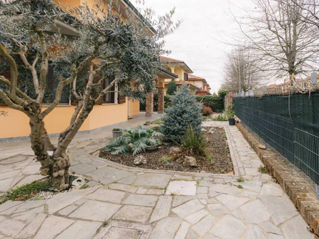 Villa Indipendente in vendita a Stroppiana, Vercelli