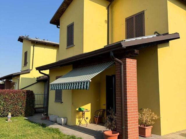 Villa Indipendente in vendita a Piemonte, Vercelli