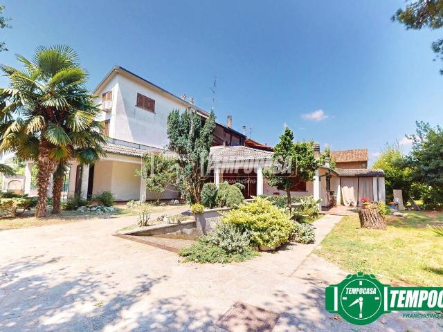 Villa Indipendente in vendita a Suardi, Pavia