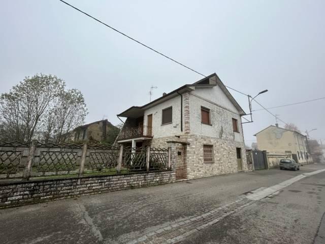 Villa Indipendente in vendita a Suardi, Lombardia