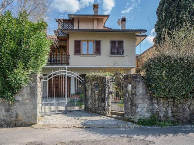 Villa Indipendente in vendita a Subbiano, Toscana
