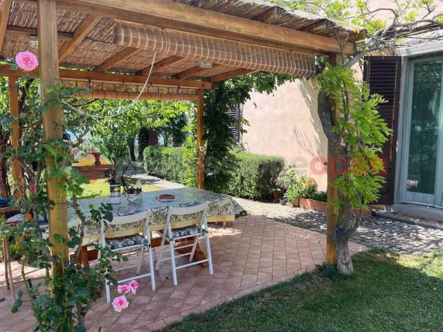 Villa Indipendente in vendita a Subbiano, Toscana