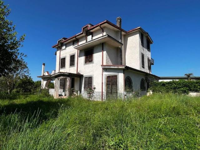 Villa Indipendente in vendita a Montore, Roma Capitale