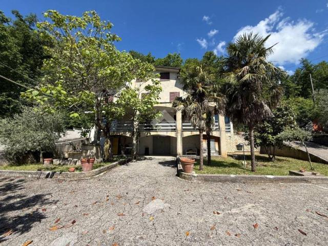 Villa Indipendente in vendita a Montore, Roma Capitale