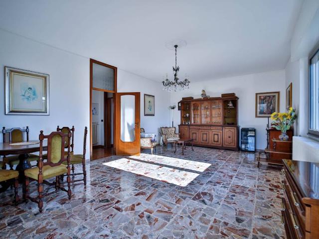 Villa Indipendente in vendita a Cascina Gazzulo, Sulbiate