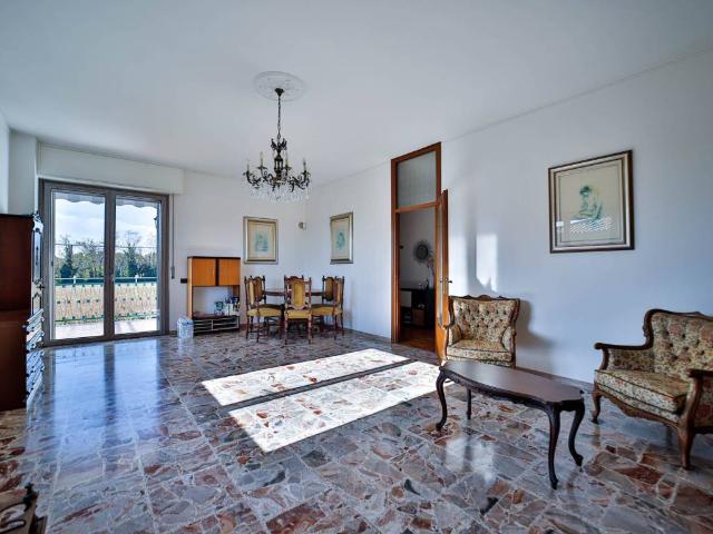 Villa Indipendente in vendita a Cascina Gazzulo, Sulbiate