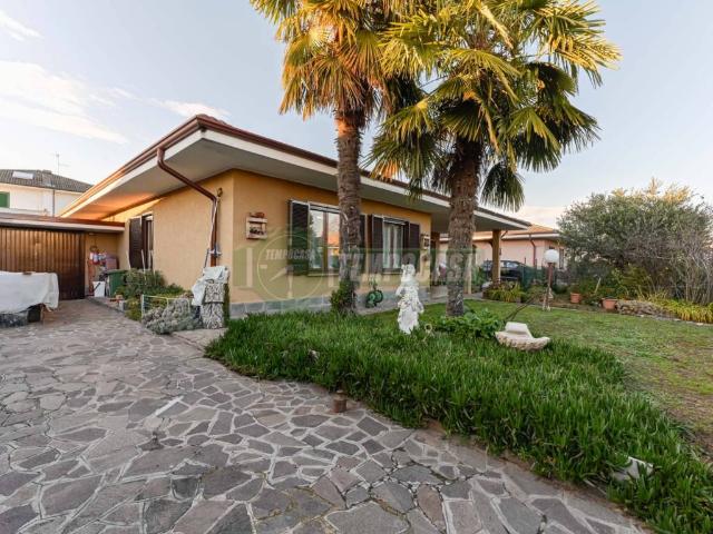 Villa Indipendente in vendita a Sulbiate, Lombardia