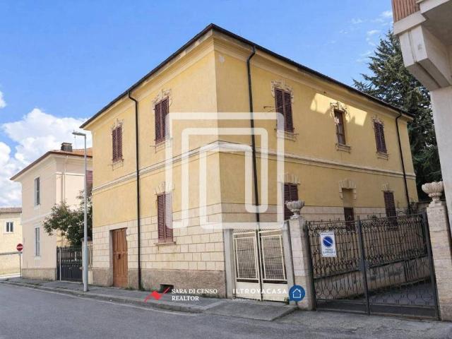 Villa Indipendente in vendita a Sulmona, Abruzzo