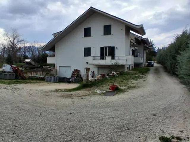Villa Indipendente in vendita a Sulmona, Abruzzo