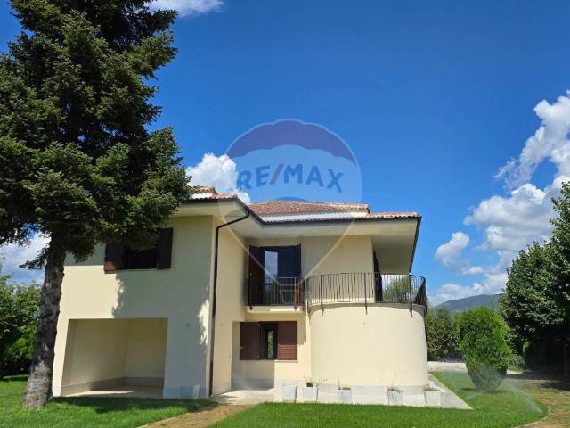 Villa Indipendente in vendita a Sulmona, Abruzzo