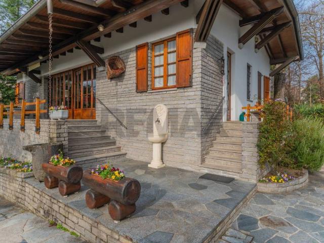 Villa Indipendente in vendita a Sumirago, Lombardia