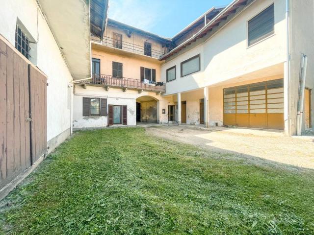 Villa Indipendente in vendita a Suno, Novara