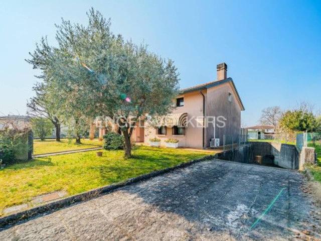 Villa Indipendente in vendita a Susegana, Veneto