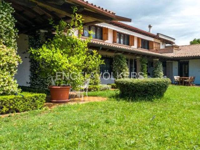 Villa Indipendente in vendita a Susegana, Veneto