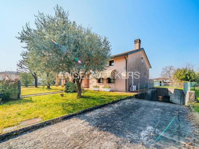 Villa Indipendente in vendita a Susegana, Veneto
