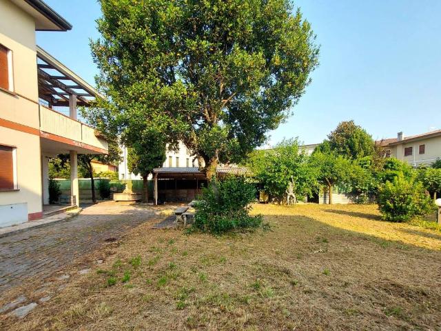 Villa Indipendente in vendita a Susegana, Veneto