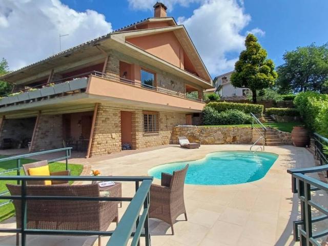 Villa Indipendente in vendita a Sutri, Lazio