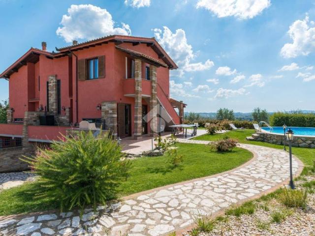 Villa Indipendente in vendita a Sutri, Lazio