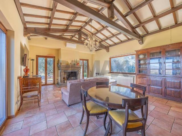 Villa Indipendente in vendita a Sutri, Lazio