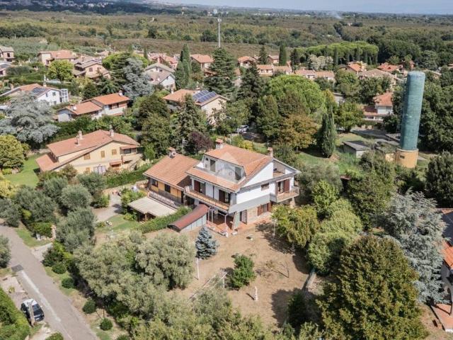 Villa Indipendente in vendita a Colle Diana, Sutri