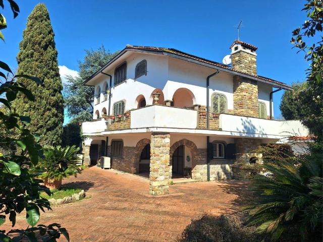 Villa Indipendente in vendita a Sutri, Lazio
