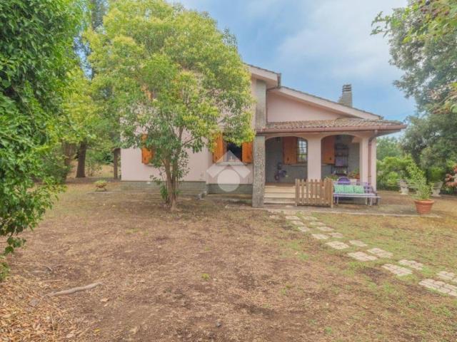 Villa Indipendente in vendita a Sutri, Lazio