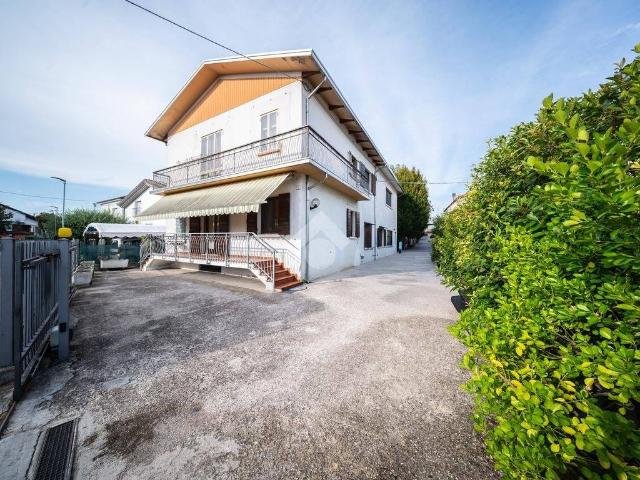 Villa Indipendente in vendita a Suzzara, Mantova