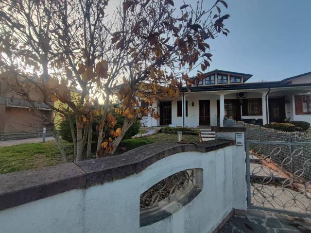 Villa Indipendente in vendita a Bassa Reggiana, Suzzara