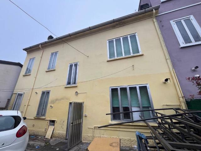 Villa Indipendente in vendita a Suzzara, Lombardia
