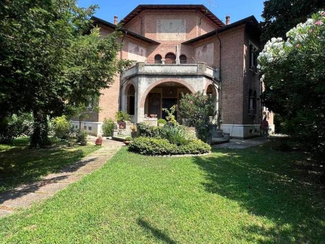 Villa Indipendente in vendita a Suzzara, Lombardia