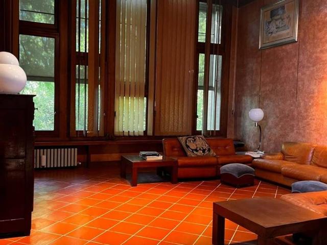 Villa Indipendente in vendita a Suzzara, Lombardia
