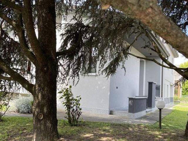 Villa Indipendente in vendita a Suzzara, Lombardia