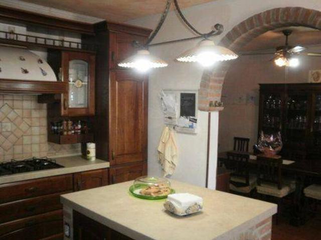 Villa Indipendente in vendita a Suzzara, Lombardia
