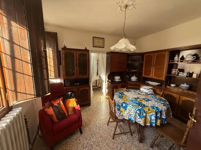 Villa Indipendente in vendita a Suzzara, Lombardia