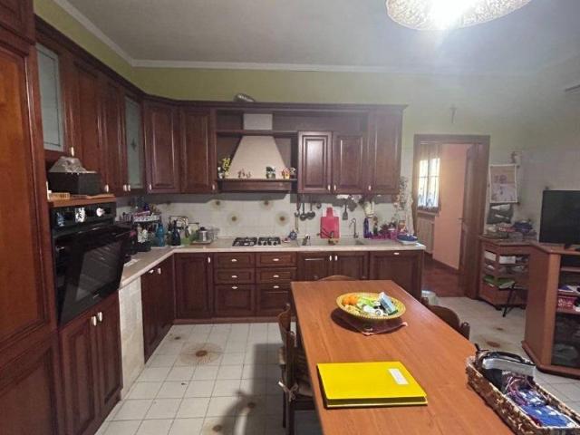 Villa Indipendente in vendita a Suzzara, Lombardia