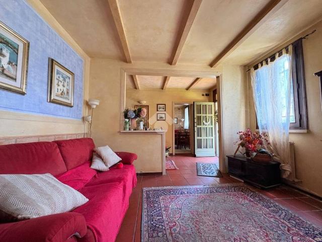Villa Indipendente in vendita a Suzzara, Mantova