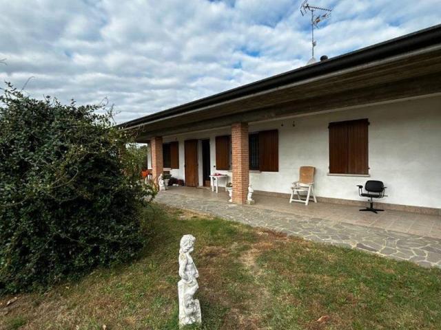 Villa Indipendente in vendita a Suzzara, Lombardia