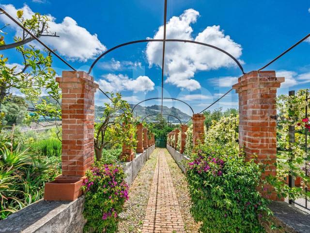 Villa Indipendente in vendita a Taggia